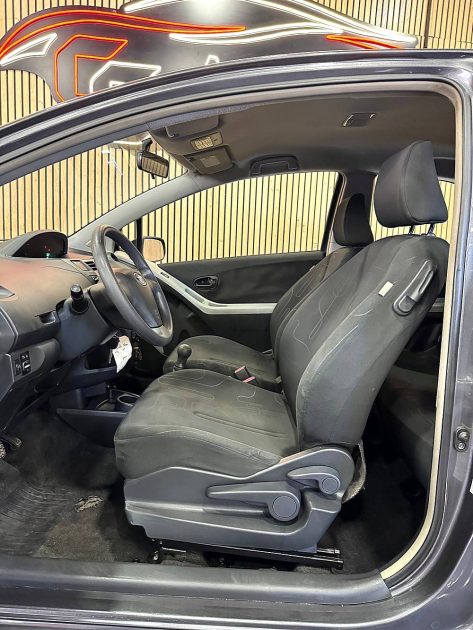 TOYOTA YARIS 2009