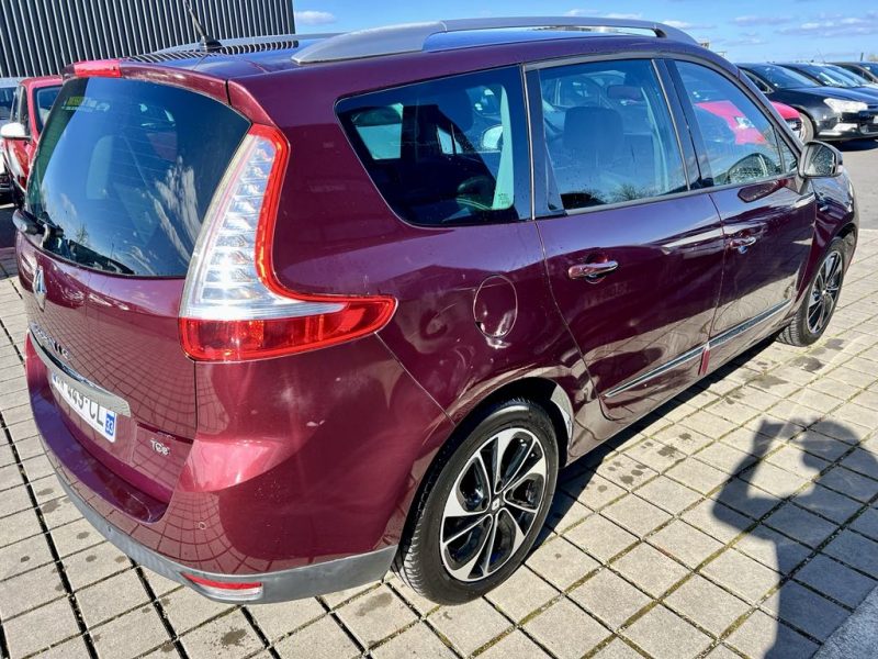 RENAULT MEGANE SCENIC1.2 TCe 130ch energy Life Euro6 7 places 2015 ENERGY BOSE EDITION 7 PL