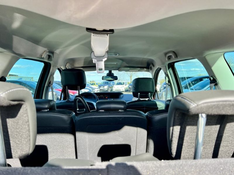 RENAULT MEGANE SCENIC1.2 TCe 130ch energy Life Euro6 7 places 2015 ENERGY BOSE EDITION 7 PL