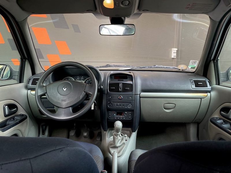 RENAULT CLIO II 2002