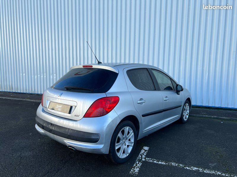 PEUGEOT 207 2009