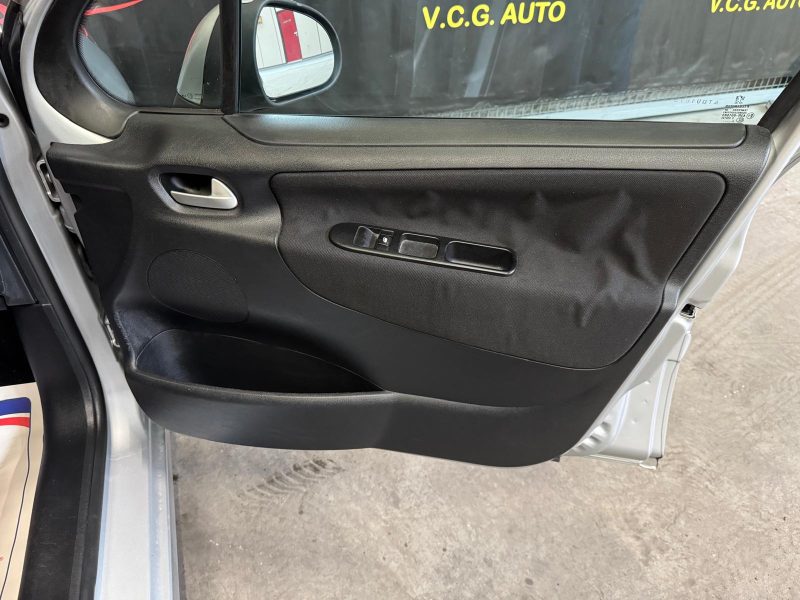 PEUGEOT 207 1.6 HDI 90 Active 