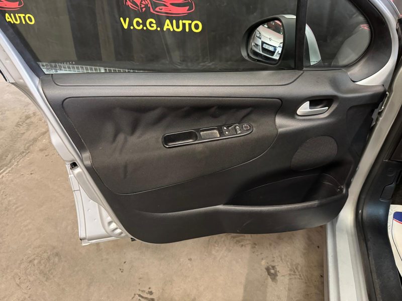 PEUGEOT 207 1.6 HDI 90 Active 