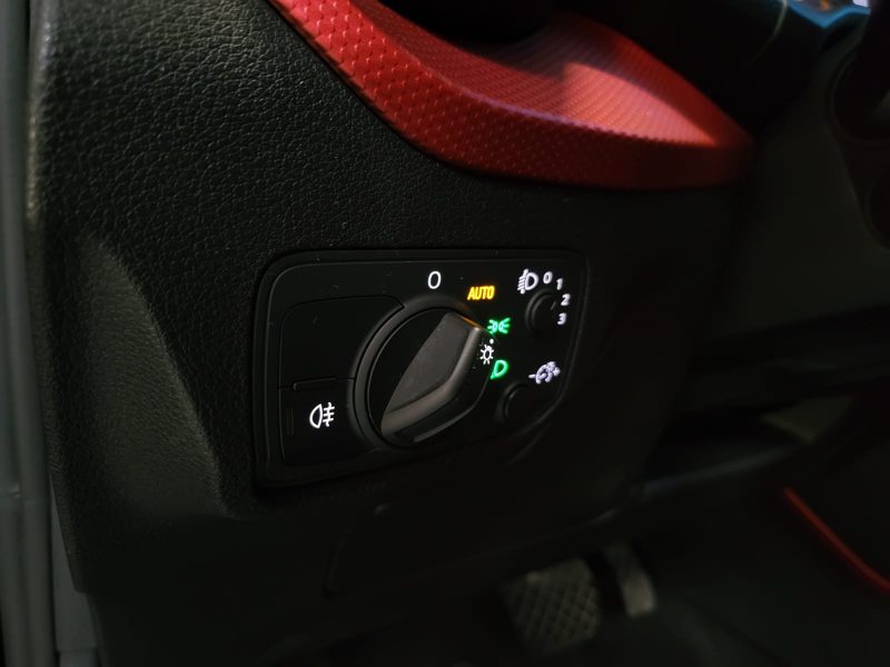 AUDI Q2 1.0 TFSI 116cv SPORT 1.0 TFSI 116cv SPORT / CAMERA DE RECUL / CARPLAY / MODES DE CONDUITE