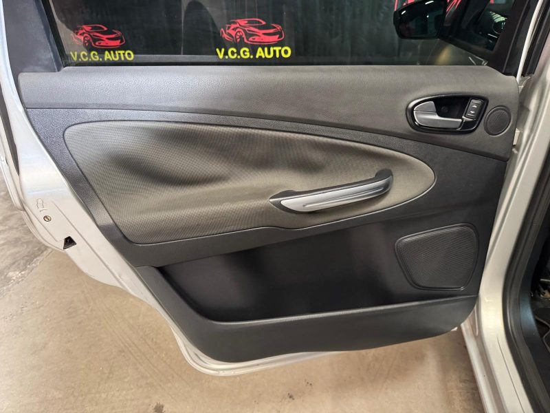 FORD S-MAX 1.8 TDCi 125 Titanium 