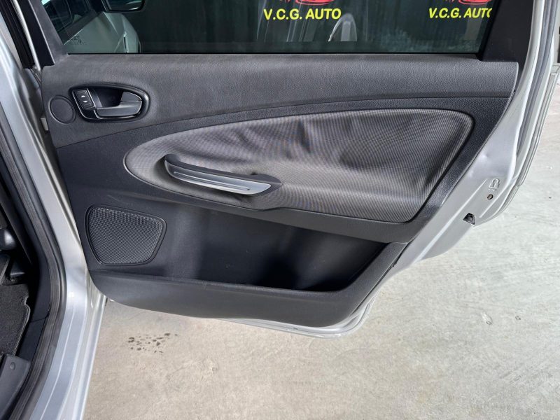 FORD S-MAX 1.8 TDCi 125 Titanium 