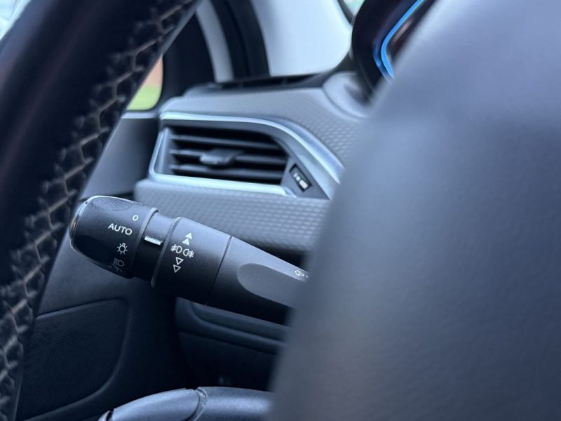 PEUGEOT 2008 II 1.2 PURETECH 130 S&S ALLURE