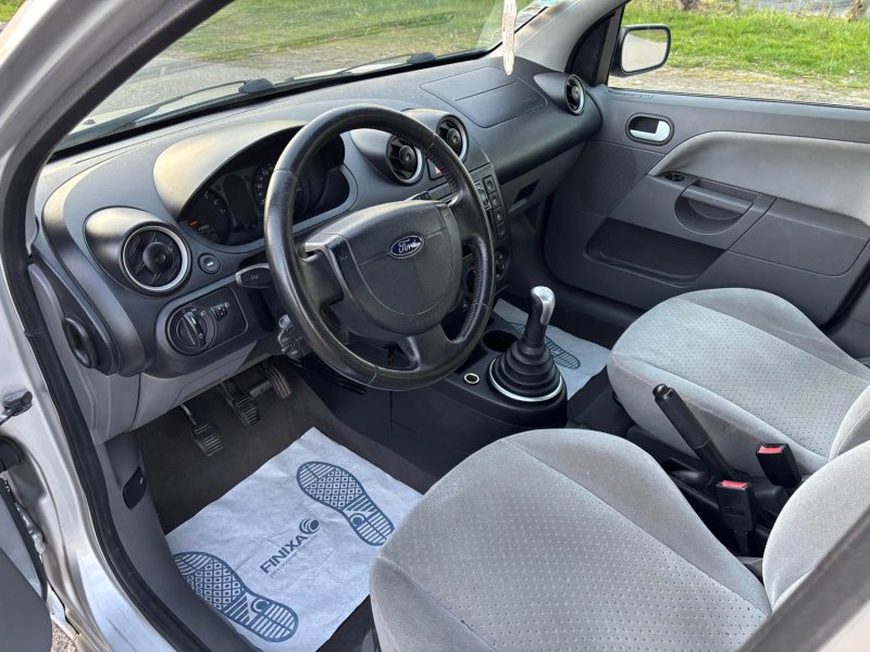 FORD FIESTA 2002
