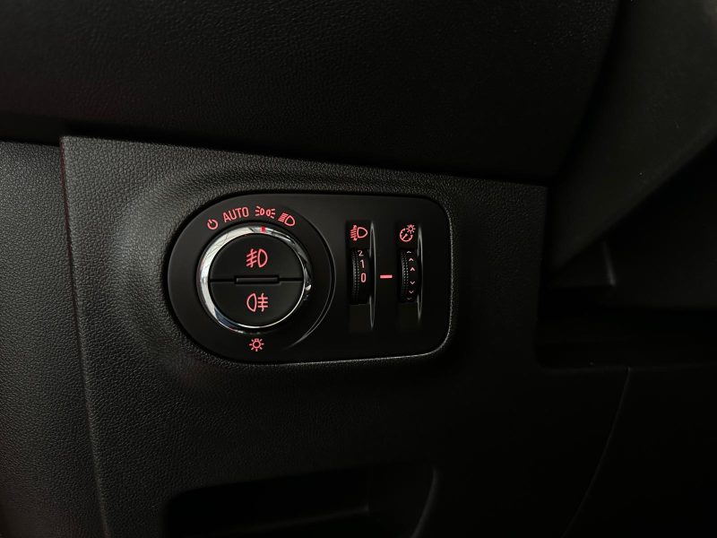 Opel Corsa 1.4i 90Ch Finition Excite - Apple Carplay - Radar de recul avec caméra - Garantie 6 mois.