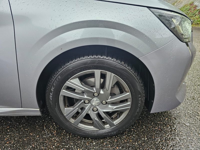 PEUGEOT 208 2021