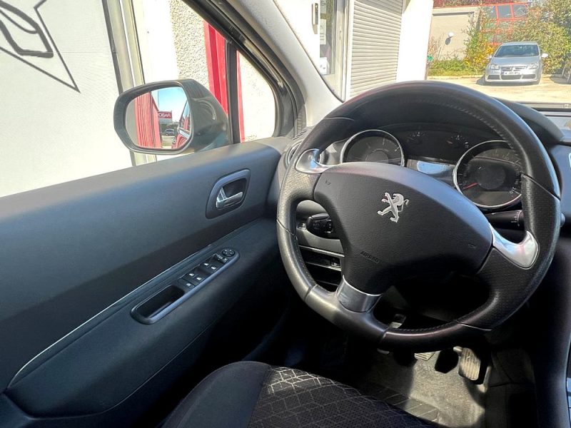 PEUGEOT 3008 2016