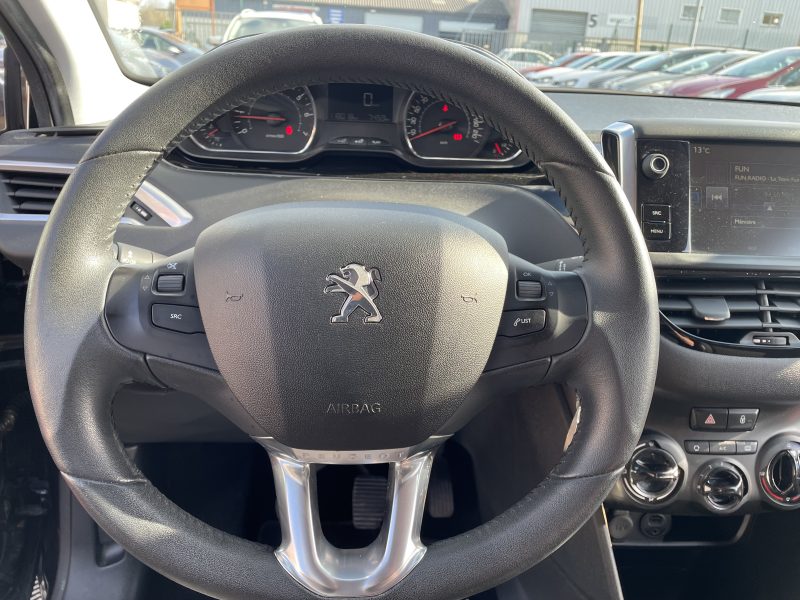 PEUGEOT 208 2015