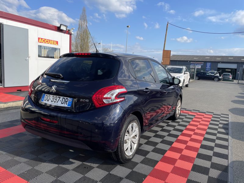 PEUGEOT 208 2015