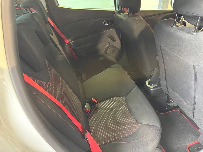 RENAULT CLIO IV RS EDC 200 15 990 € (75 000 kms) 