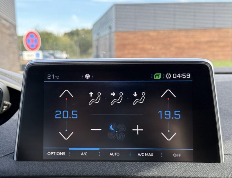 PEUGEOT 3008 1.2 PURETECH 130 GT LINE Apple Carplay / Caméra de recul / Attelage