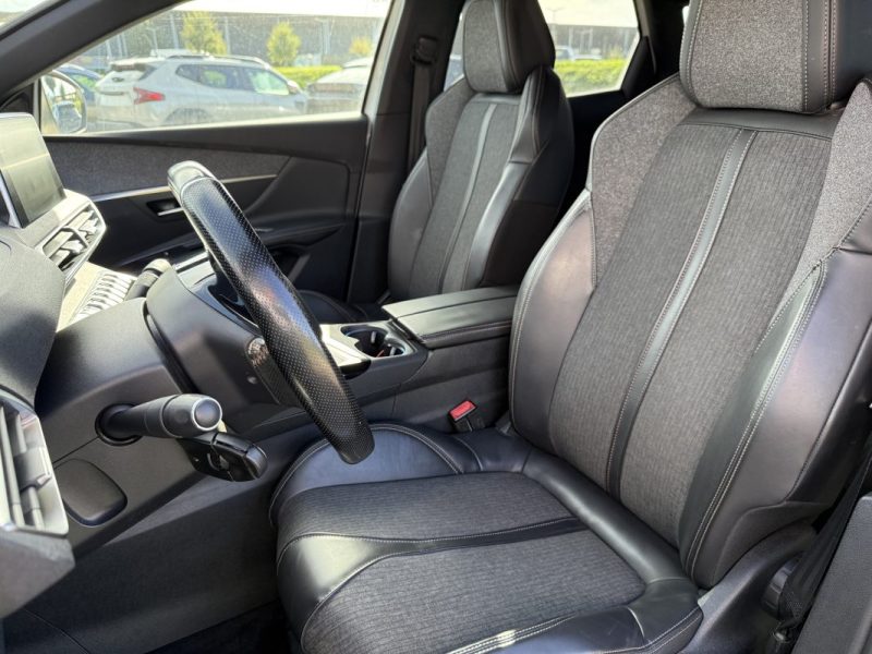 PEUGEOT 3008 1.2 PURETECH 130 GT LINE Apple Carplay / Caméra de recul / Attelage