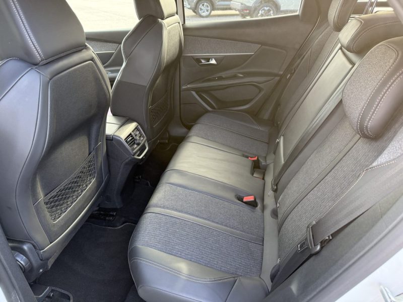 PEUGEOT 3008 1.2 PURETECH 130 GT LINE Apple Carplay / Caméra de recul / Attelage