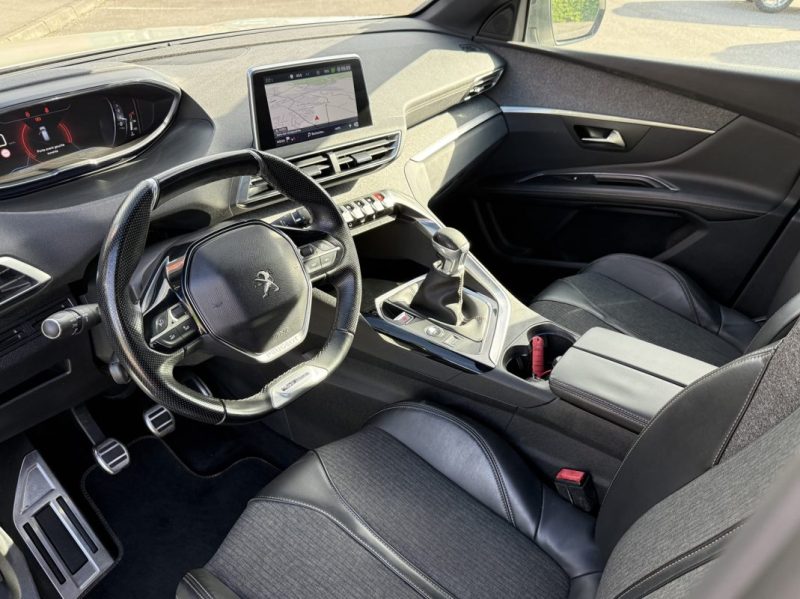 PEUGEOT 3008 1.2 PURETECH 130 GT LINE Apple Carplay / Caméra de recul / Attelage