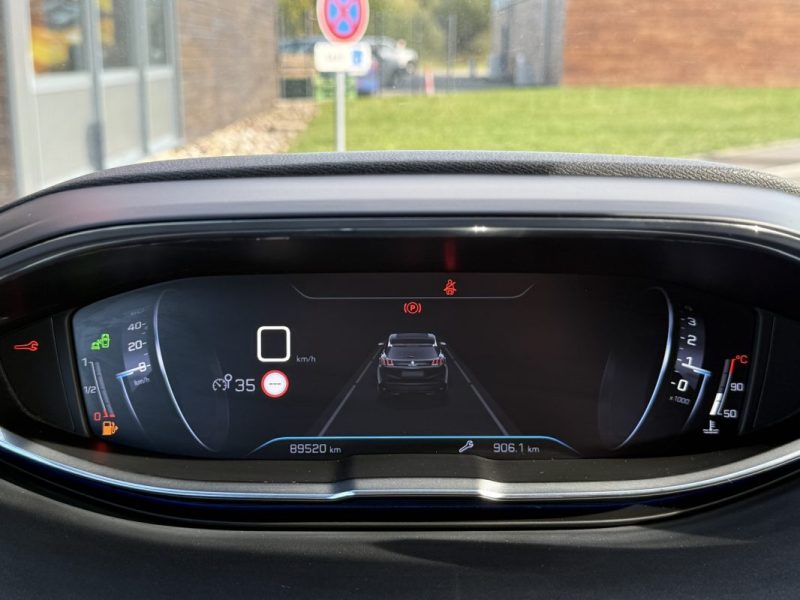 PEUGEOT 3008 1.2 PURETECH 130 GT LINE Apple Carplay / Caméra de recul / Attelage