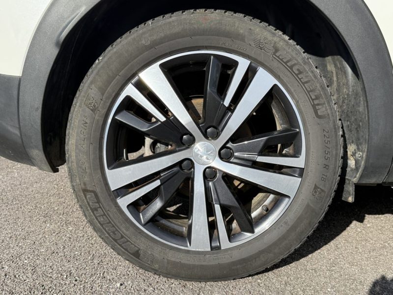 PEUGEOT 3008 1.2 PURETECH 130 GT LINE Apple Carplay / Caméra de recul / Attelage
