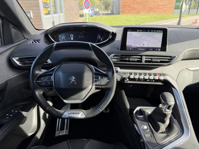 PEUGEOT 3008 1.2 PURETECH 130 GT LINE Apple Carplay / Caméra de recul / Attelage