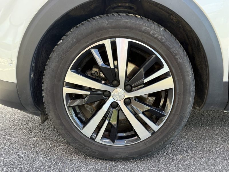 PEUGEOT 3008 1.2 PURETECH 130 GT LINE Apple Carplay / Caméra de recul / Attelage