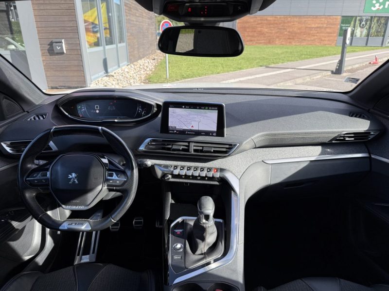 PEUGEOT 3008 1.2 PURETECH 130 GT LINE Apple Carplay / Caméra de recul / Attelage