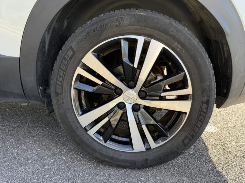 PEUGEOT 3008 1.2 PURETECH 130 GT LINE Apple Carplay / Caméra de recul / Attelage