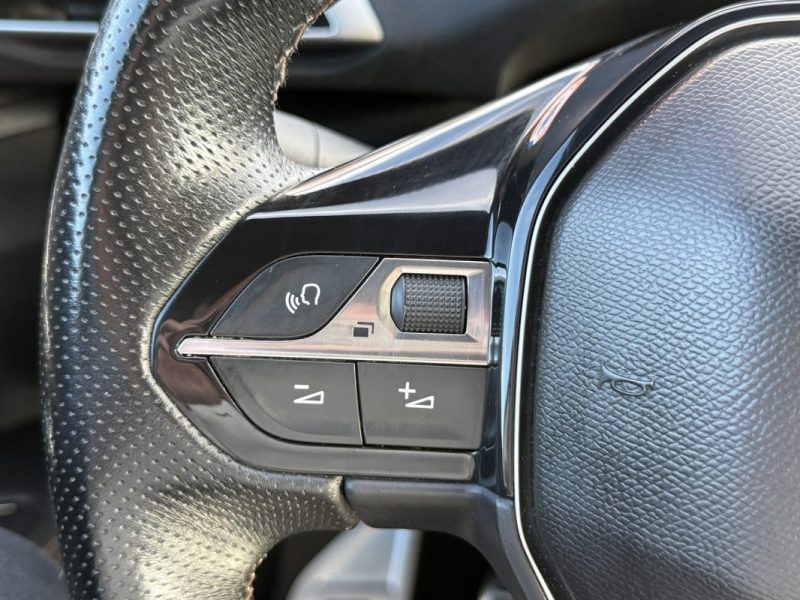 PEUGEOT 3008 1.2 PURETECH 130 GT LINE Apple Carplay / Caméra de recul / Attelage