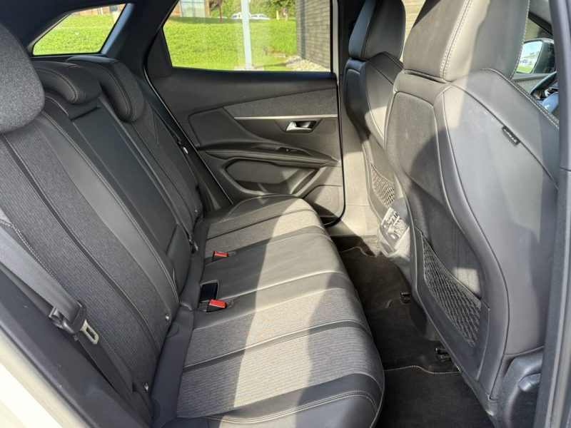 PEUGEOT 3008 1.2 PURETECH 130 GT LINE Apple Carplay / Caméra de recul / Attelage