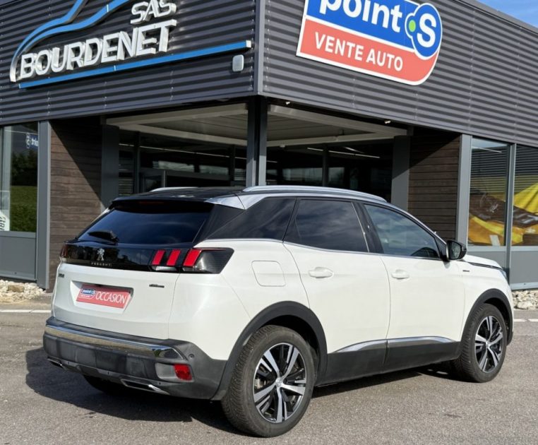 PEUGEOT 3008 1.2 PURETECH 130 GT LINE Apple Carplay / Caméra de recul / Attelage