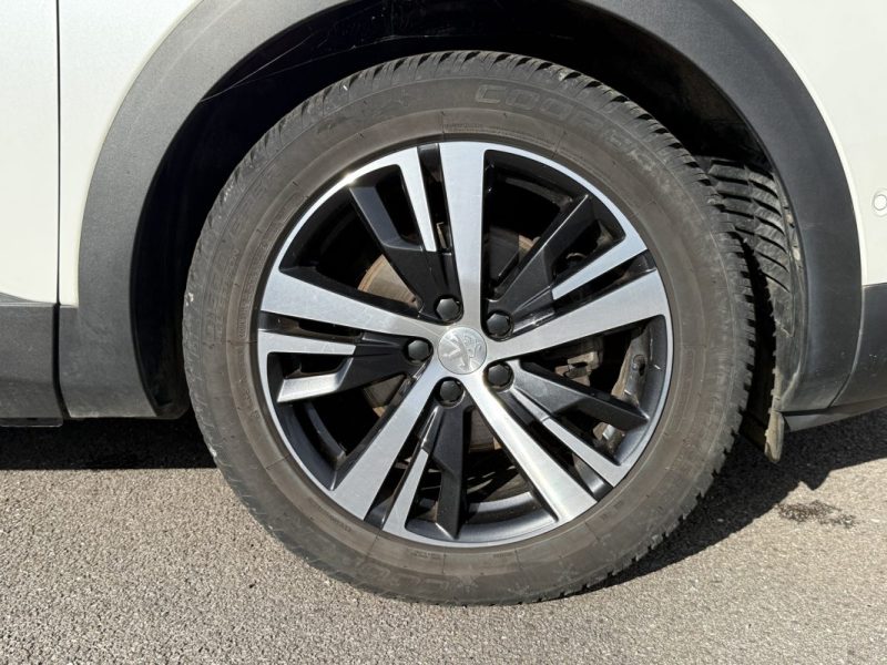 PEUGEOT 3008 1.2 PURETECH 130 GT LINE Apple Carplay / Caméra de recul / Attelage