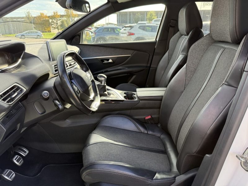 PEUGEOT 3008 1.2 PURETECH 130 GT LINE Apple Carplay / Caméra de recul / Attelage