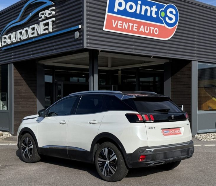 PEUGEOT 3008 1.2 PURETECH 130 GT LINE Apple Carplay / Caméra de recul / Attelage