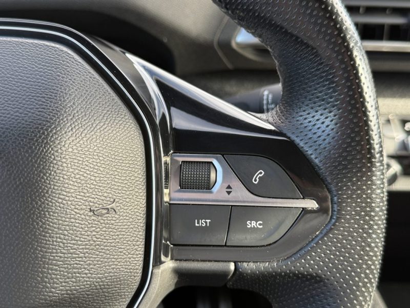 PEUGEOT 3008 1.2 PURETECH 130 GT LINE Apple Carplay / Caméra de recul / Attelage