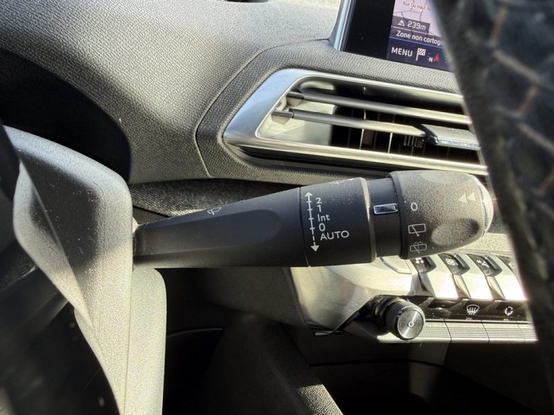 PEUGEOT 3008 1.2 PURETECH 130 GT LINE Apple Carplay / Caméra de recul / Attelage