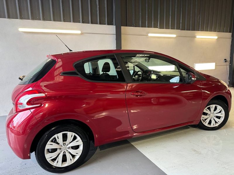 PEUGEOT 208 1.0L 68 cv 94 000 kms distribution neuve