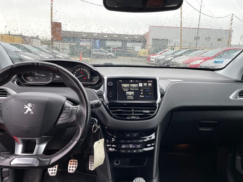 PEUGEOT 208 I  2015