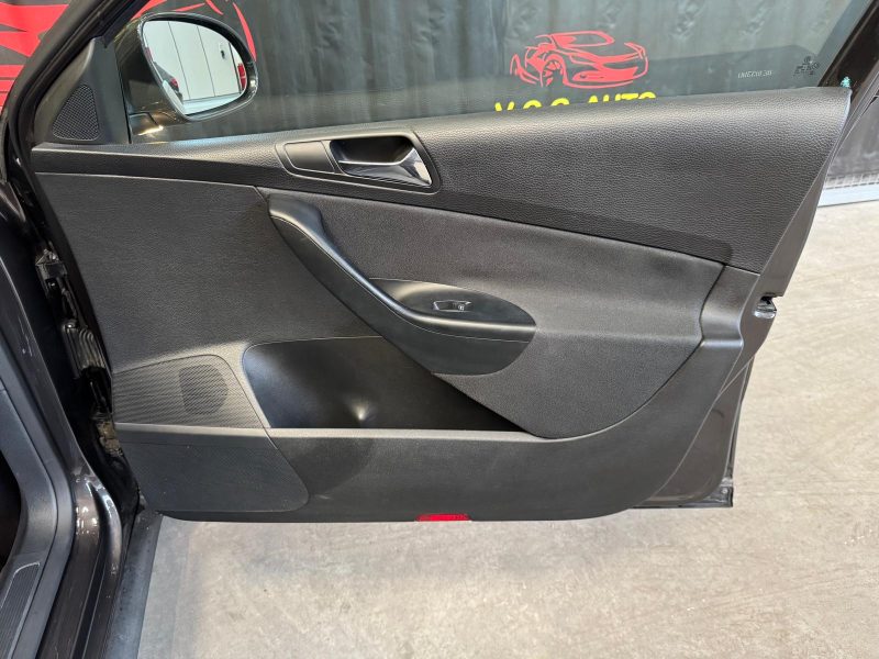 VOLKSWAGEN PASSAT 2.0 TDi 140 Confortline 