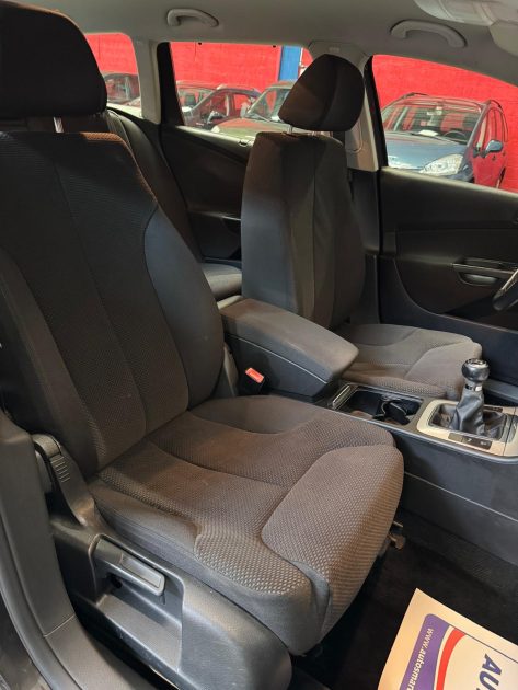 VOLKSWAGEN PASSAT 2.0 TDi 140 Confortline 