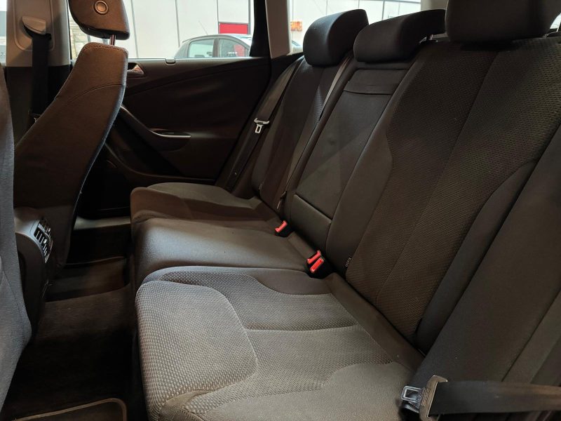 VOLKSWAGEN PASSAT 2.0 TDi 140 Confortline 