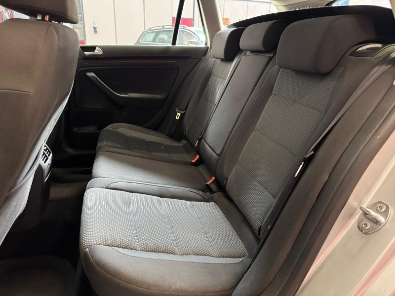 VOLKSWAGEN GOLF SW 1.6 TDi 105 Confortline 