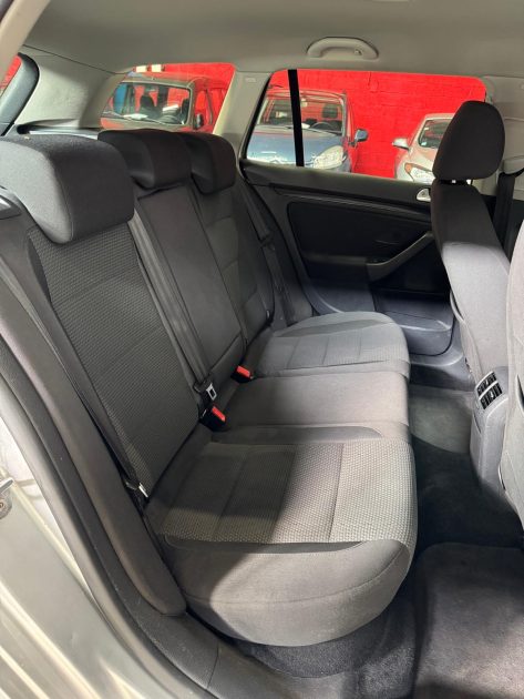 VOLKSWAGEN GOLF SW 1.6 TDi 105 Confortline 