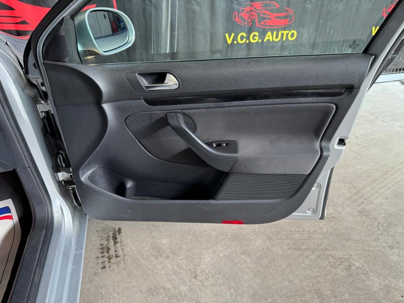 VOLKSWAGEN GOLF SW 1.6 TDi 105 Confortline 