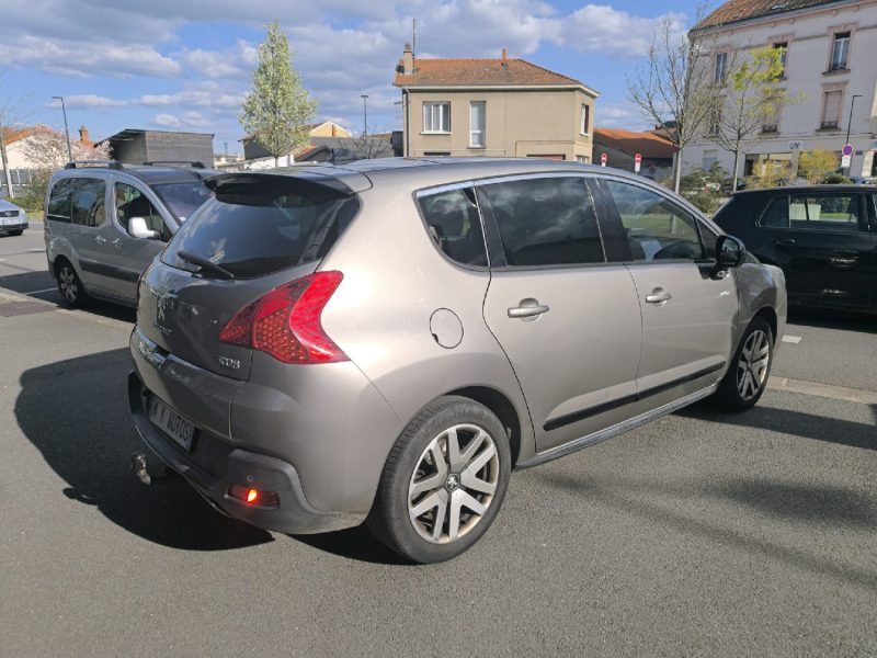 PEUGEOT 3008 2.0HDI HYBRID4