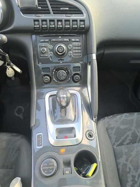 PEUGEOT 3008 2.0HDI HYBRID4