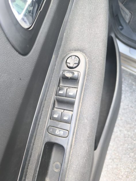 PEUGEOT 3008 2.0HDI HYBRID4