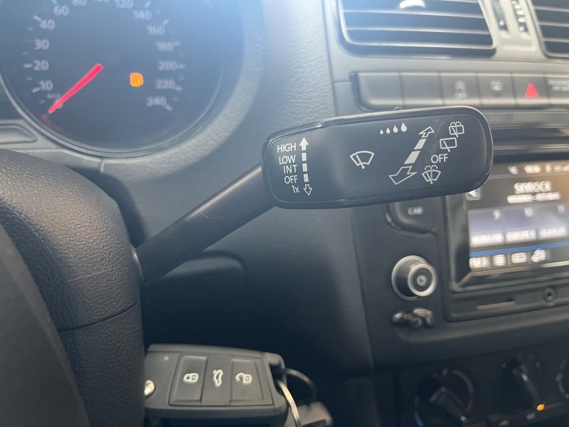 VOLKSWAGEN  POLO 1.0 75Ch Life - Garantie 6 mois