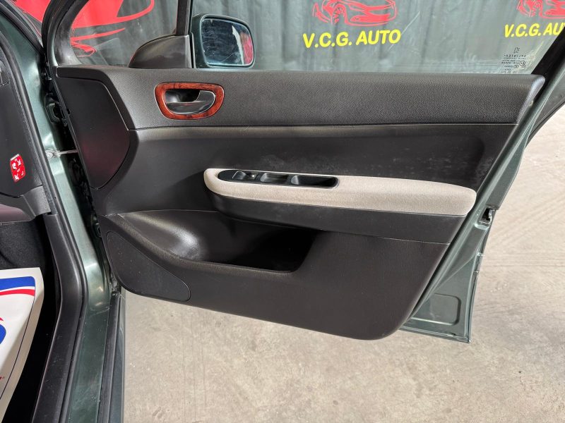 PEUGEOT 307 1.6i 16V 110 Confort Pack 