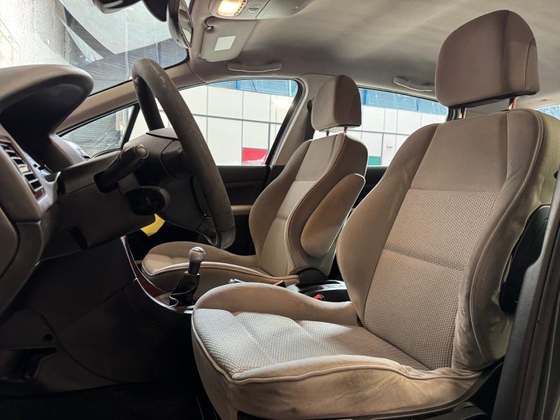 PEUGEOT 307 1.6i 16V 110 Confort Pack 